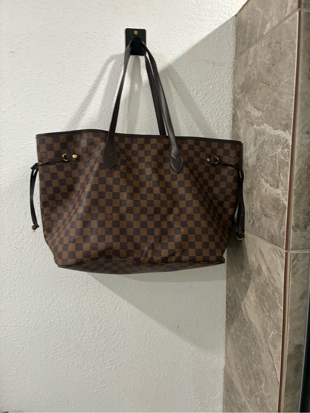 Designer-Style Brown Checkered Tote Bag with Red Interior - Picture 2 of 5